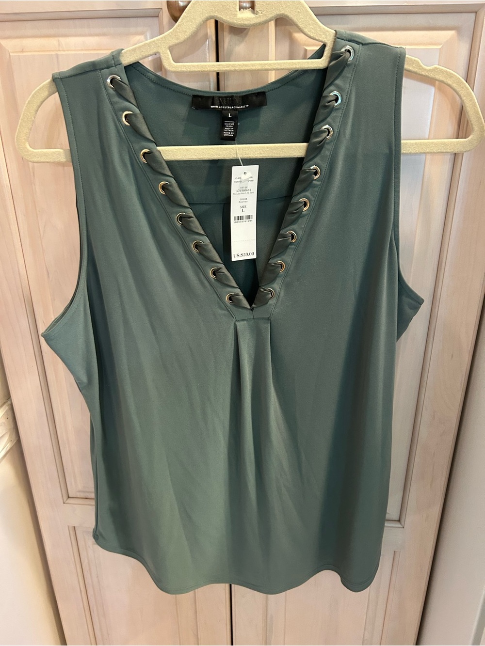 White House Black Market Matte Jersey  Lace Notch Neck Green Tank Size L NWT